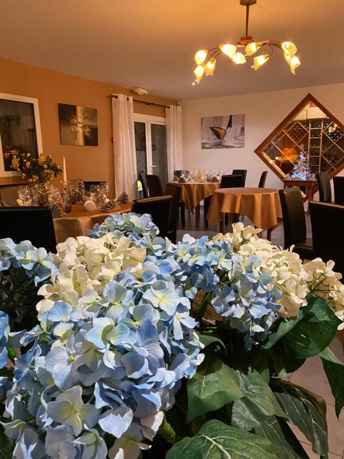Noyalo Hotel - Restaurant L'Hortensia מראה חיצוני תמונה